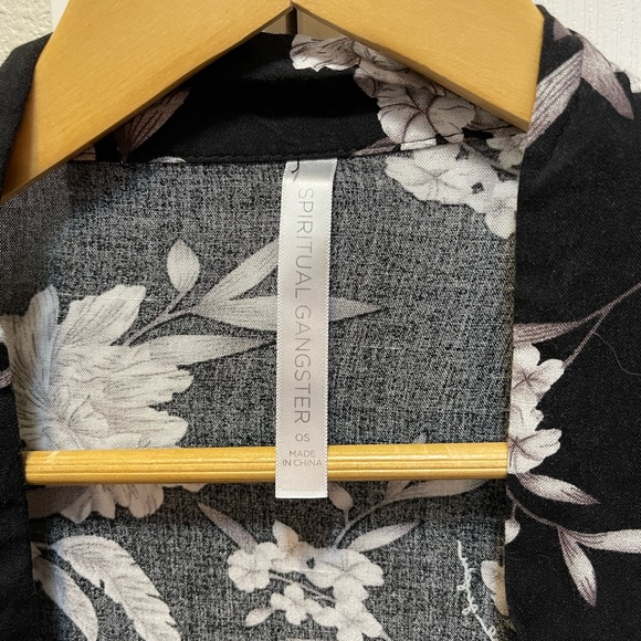 Light Weight Black and Grey Floral Print Kimono - Picture 5 of 9